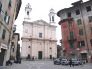 Natale, i Mercatini illuminano la domenica di piazza Assunta