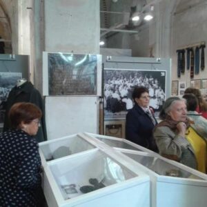 Memoria: alla Loggia la mostra “Il silenzio dei campi”