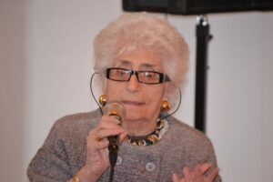Poesie e silenzio per l’ultimo saluto a Camilla Salvago Raggi