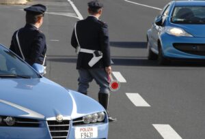 Carico di pesche marce bloccato sull’A26