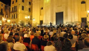 Processione, musica e “anloti” per San Giovanni
