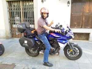 L’ovadese Kenneth Mazza sulla moto della giuria ai Mondiali di ciclismo
