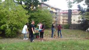 Studenti della Madri Pie puliscono Villa Gabrieli