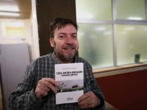 Pola propone il suo “canzoniere sghembo”