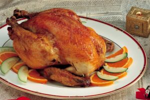 Sulla tavola degli ovadesi il cappone si rinnova tra frutta, miele e cognac