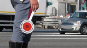 Denunciata autista di tir con mazza da baseball