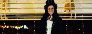 Tra ironia e tragedia: Fiona Dovo, tutta la magia del teatro