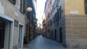 Via Cairoli, la crisi strisciante sembra non avere fine