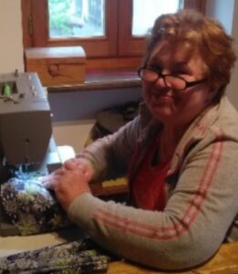 Centinaia di mascherine artigianali per gli ospedali della provincia