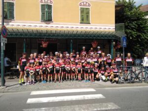 Uà Cycling Team tra sfide virtuali benefiche e la consegna delle mascherine in bici