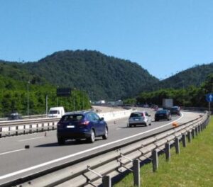 Incidente e cantieri: code sull’A26 verso Genova