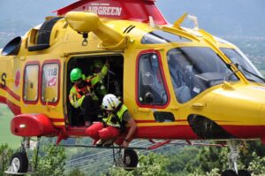 Molare, auto precipita in una scarpata: tre feriti