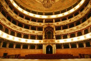 ‘Facciamo luce sul teatro’: il Municipale di Casale si illumina di sera