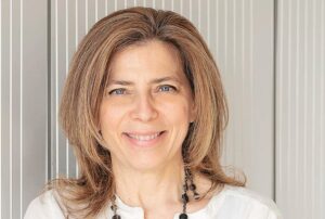 Raffaella Romagnolo torna in libreria con “Di luce propria”