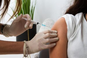 Vaccini: over 70 e ‘vulnerabili’, da oggi le adesioni
