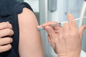 Vaccini: il Piemonte accelera sul personale scolastico e universitario