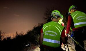 Cade dalle rocce del canyon, operazioni di recupero nella notte