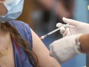 Vaccini: oggi in Piemonte quasi 18mila somministrazioni