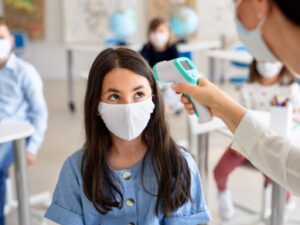 Scuole: costante il numero di focolai mentre calano le classi in quarantena