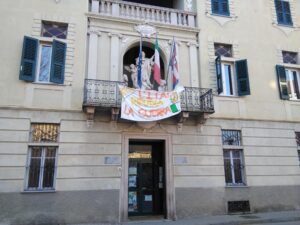 Bandiere e disegni: anche le scuole ovadesi chiedono lo stop alla guerra