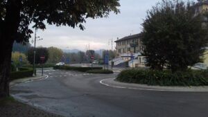 Piazza Castello, luci accese anche di giorno