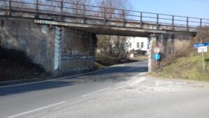 Cavalcavia in via Rocca: si pensa ad abbassare la strada