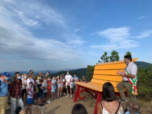 Inaugurata la “Panchina Gigante” di Mornese