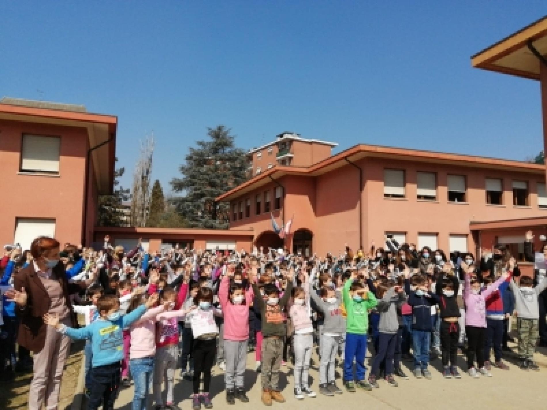 “Comuni riuniti”: con i grigi a Mornese per donare le borracce agli studenti