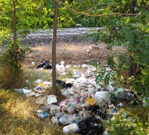 Anno nuovo, vita vecchia: strade ovadesi piene di rifiuti
