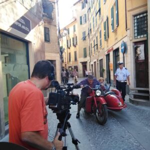Primo ciak in piazza XX settembre per il remake de ”I tartassati”