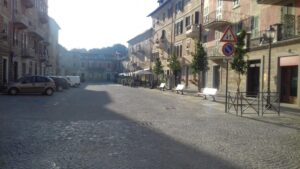 Piazza Garibaldi, auto proibite alla sera