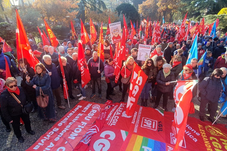 Ex Ilva, stop all’altoforno 2. «L’ennesima arma di ricatto»