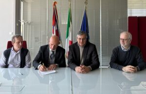 Vaccini anti Covid e influenza nelle farmacie: accordo con la Regione