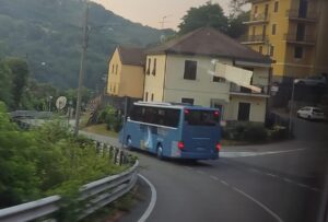 Acqui – Genova, odissea pendolari: il bus bloccato imbocca il Turchino