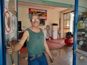 Predosa, le rondini e il nido in officina