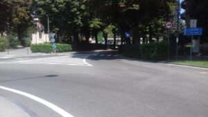 Piazza XX Settembre, taglio di un albero. Modifiche alla viabilità