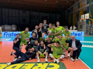 Negrini lotta e passa al tiebreak