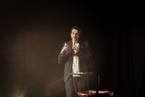 Fill Pill, risate oltre i luoghi comuni al teatro “Dino Crocco”