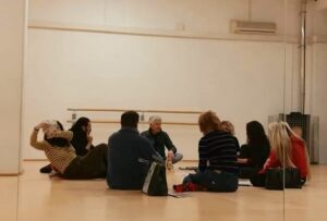 “Zip”: gli scatti di Lucia Bianchi per “Di Schiena” vanno a teatro