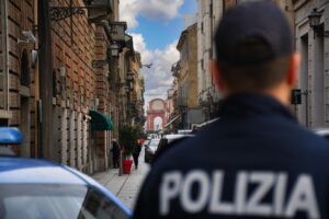 Molestie sessuali in via Dante: arrestato grazie all’intervento di quattro allievi agenti di Polizia