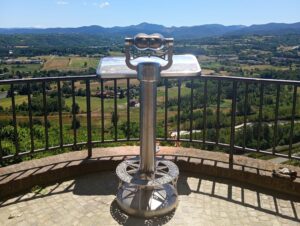 Rocca Grimalda, ora un binocolo arricchisce il Belvedere
