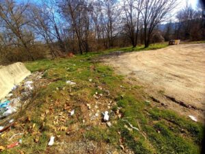 Plastic Free, volontari in azione nel “solito” piazzale in via Voltri